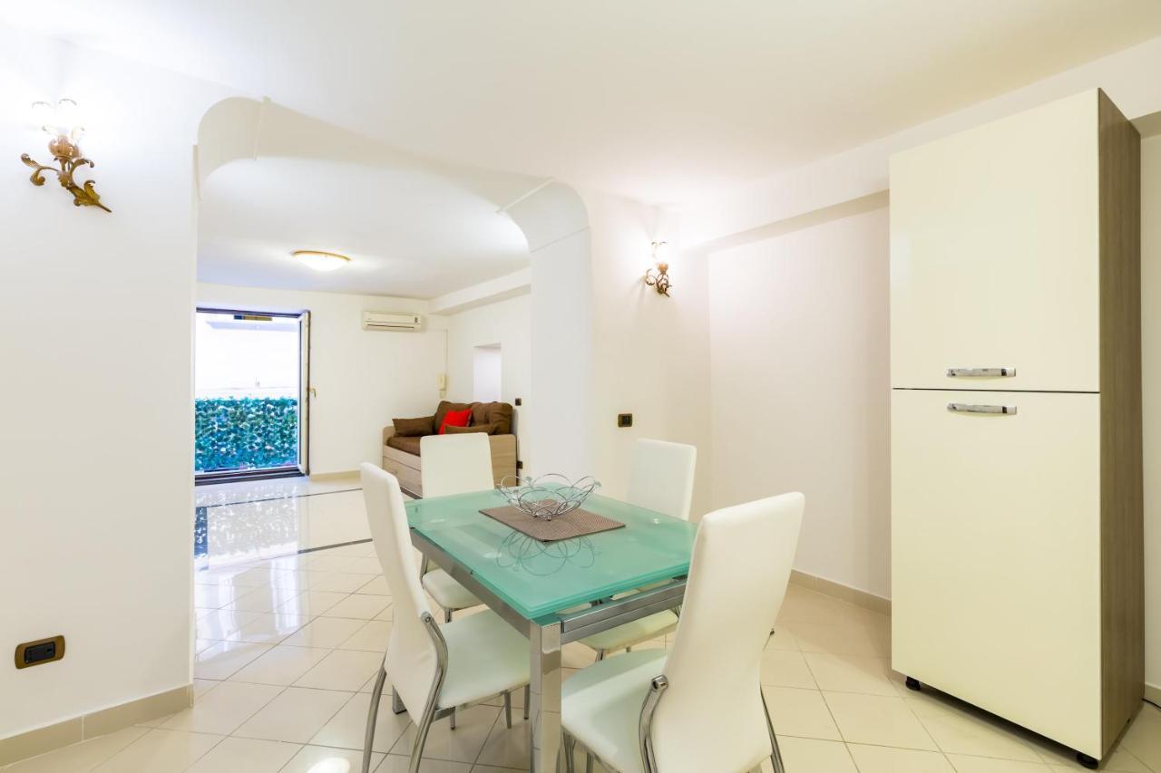 Qs1 - Indipendent Flat In Center Lejlighed Napoli Eksteriør billede
